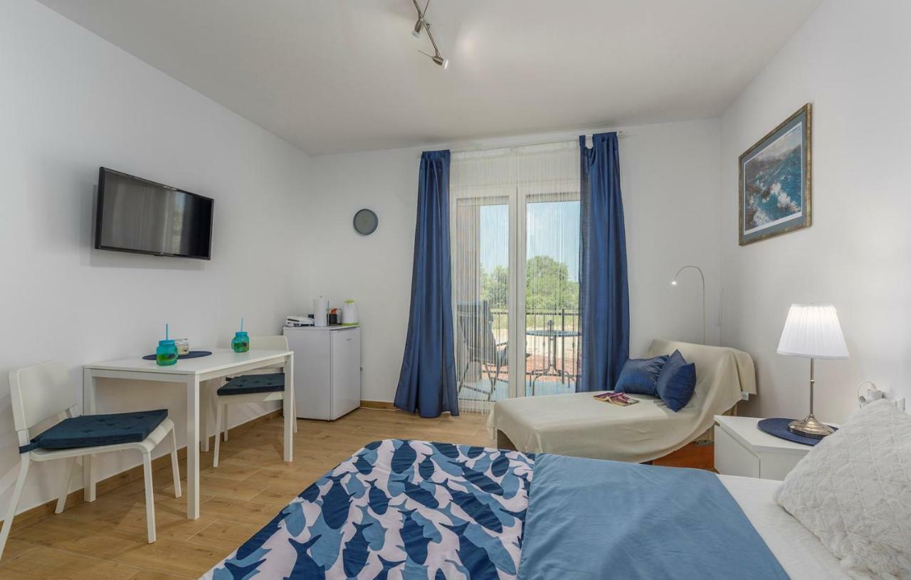 Apartment Complex Jelena Funtana Bagian luar foto