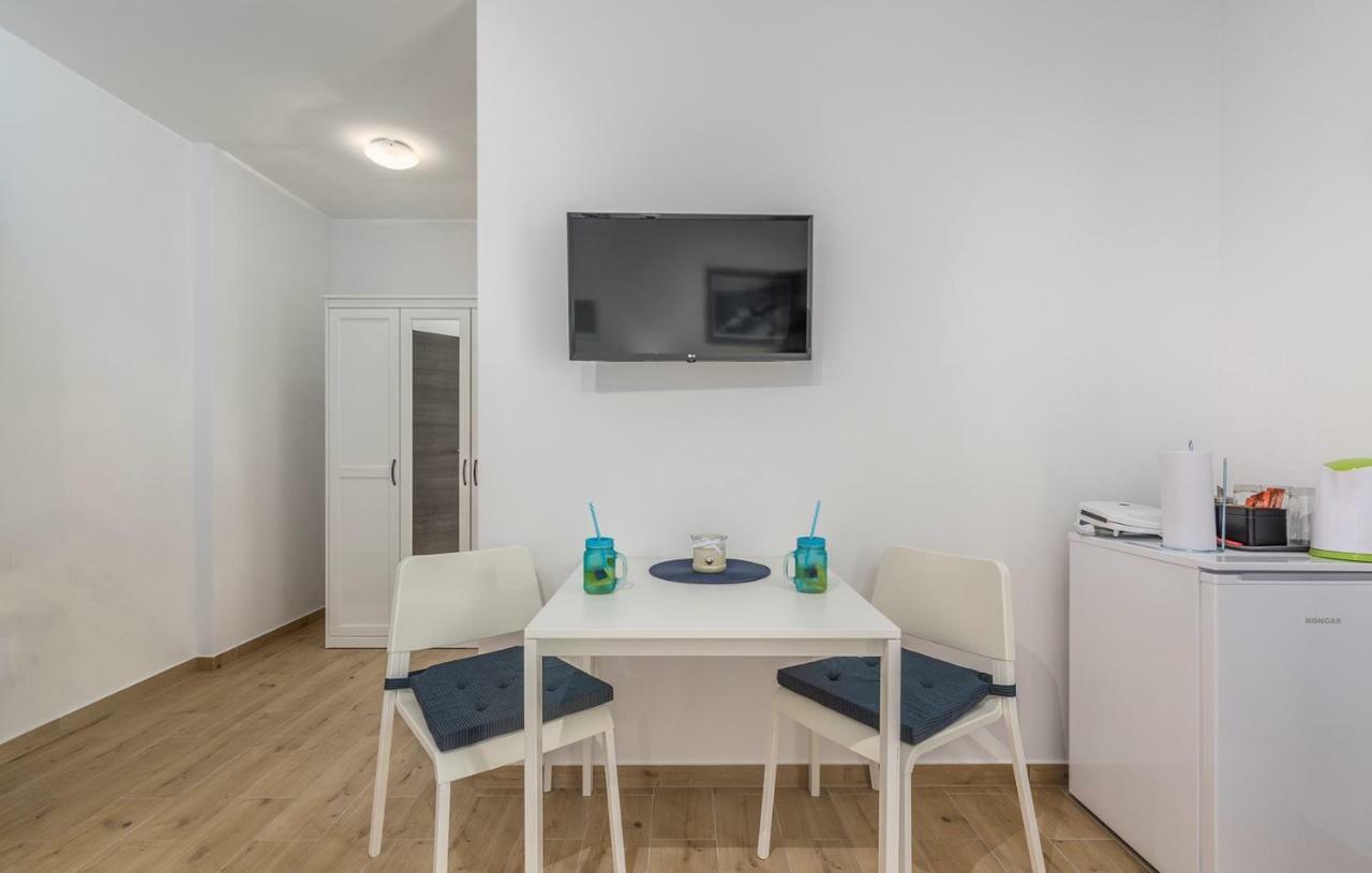Apartment Complex Jelena Funtana Bagian luar foto