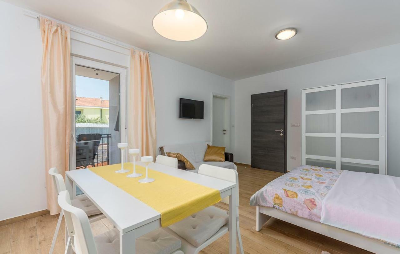 Apartment Complex Jelena Funtana Bagian luar foto
