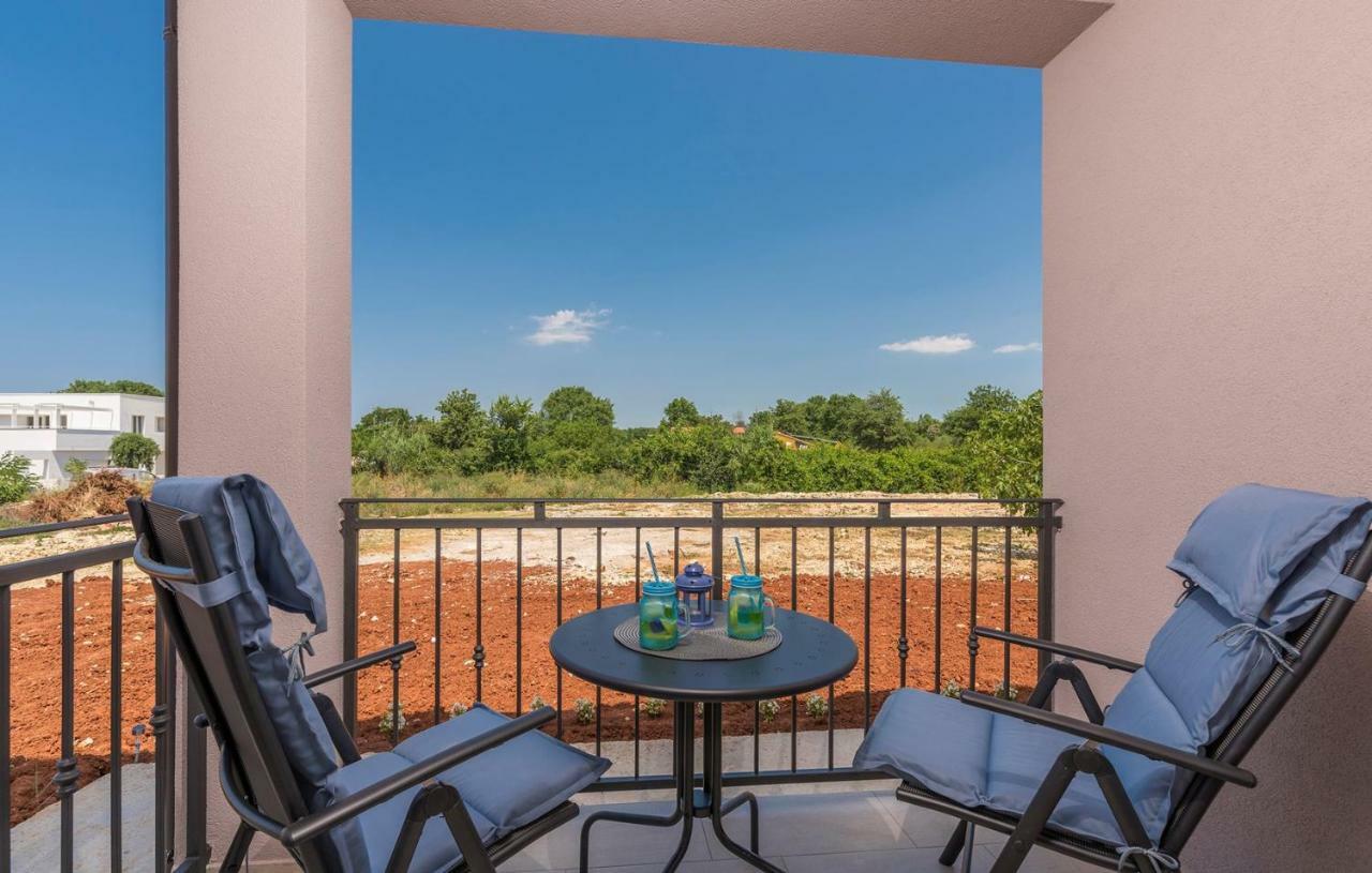 Apartment Complex Jelena Funtana Bagian luar foto